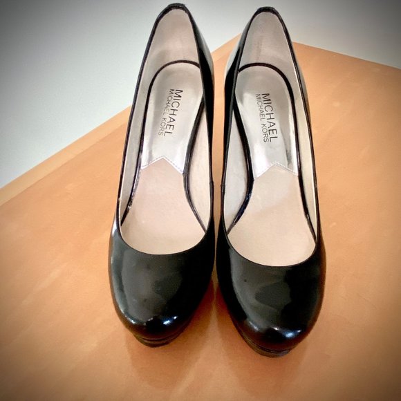 Michael Kors "Ilona" Black Patent Platform Pumps - Like New! - Picture 5 of 8